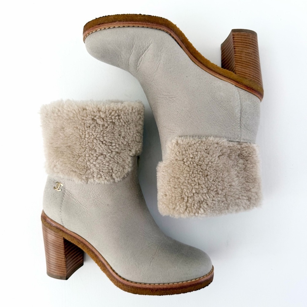CHANEL | Beige Shearling Fur Suede Ankle Boots Heeled Booties CC Logo 37.5 - Picture 9 of 14
